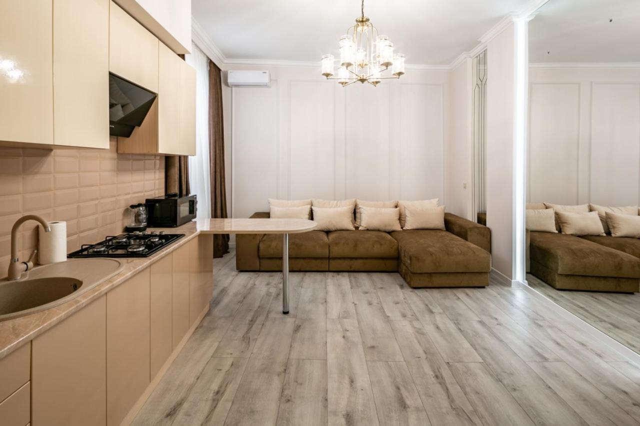 Avangard DeLuxe Art Apartment Lviv Buitenkant foto